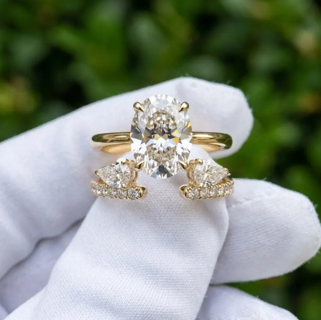 E VVS2/VS1 IGI Certified Oval Cut 2CT/3CT/4CT Lab Grown Diamond Bridal Set | 2 Ring Matching Set | Pear & Round Diamond Wedding Band