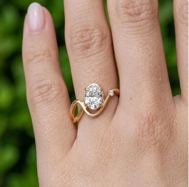 2CT / 3CT / 4CT Oval Cut E VVS2 / VS1 Lab Grown Diamond Engagement Ring | IGI Certified Diamond Ring | Unique Twisted Gold Ring
