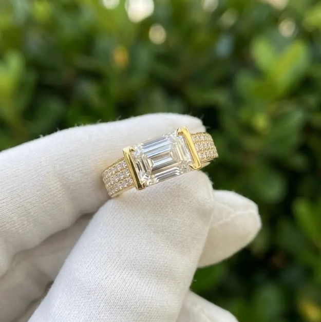2CT 3CT 4CT - E VVS2/VS1 Emerald Cut Lab Grown Diamond Ring Set in Yellow Gold | IGI Certified Solitaire Engagement Ring