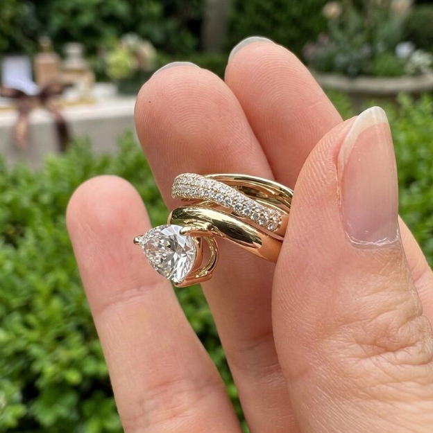 2 CT / 3 CT Pear Cut E VVS2 Lab Grown Diamond Bridal Set, IGI Certified Diamond, Twisted Engagement Ring with Pave Wedding Band, 2 Ring Set