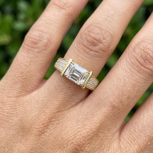 2CT 3CT 4CT - E VVS2/VS1 Emerald Cut Lab Grown Diamond Ring Set in Yellow Gold | IGI Certified Solitaire Engagement Ring