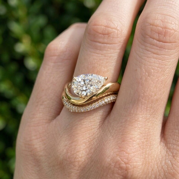 2 CT / 3 CT Pear Cut E VVS2 Lab Grown Diamond Bridal Set, IGI Certified Diamond, Twisted Engagement Ring with Pave Wedding Band, 2 Ring Set