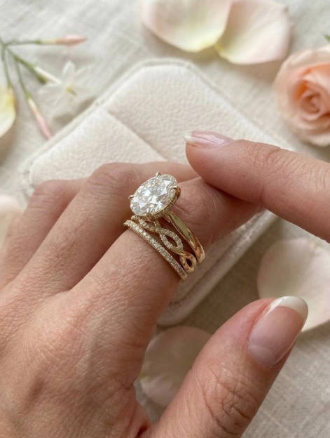 3CT OvalCut IGI Certified E VVS2/VS1 Labgrown Diamond Engagement Ring Set, Triple Pavé Band Ring, Luxury Stacked Wedding Gift