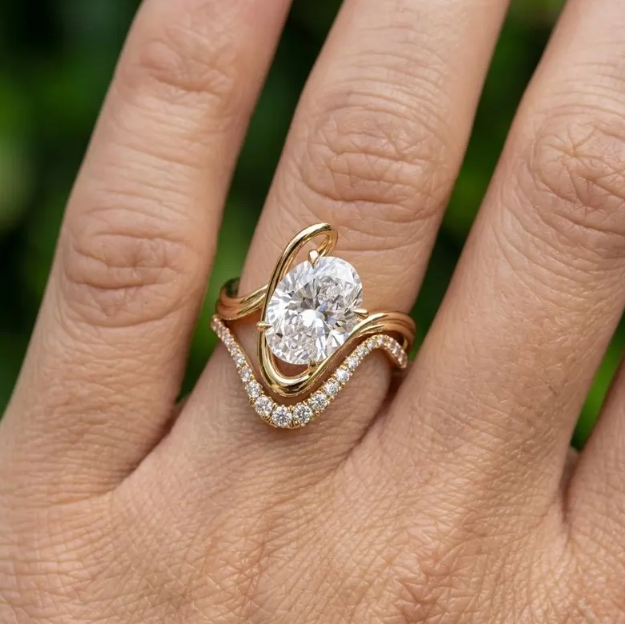  3CT Oval Cut E VVS2 / VS1 IGI Certified Lab Grown Diamond Bridal Set | Curved Matching Wedding Band Set | Gold Unique Engagement Ring