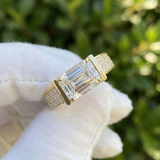 2CT 3CT 4CT - E VVS2/VS1 Emerald Cut Lab Grown Diamond Ring Set in Yellow Gold | IGI Certified Solitaire Engagement Ring