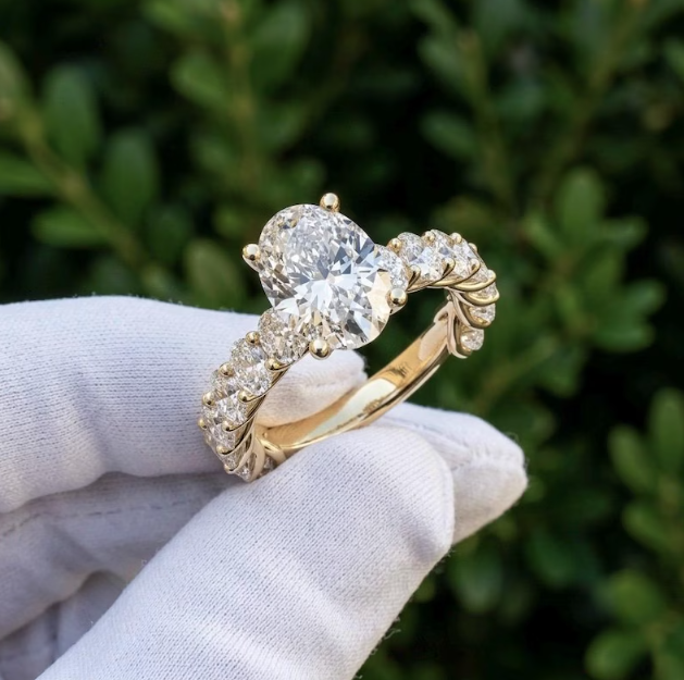 3 Carat Oval IGI Certified E VVS2/VS1 Labgrown Diamond Engagement Ring, Graduated oval side stones, Vintage Engraved Gold Band