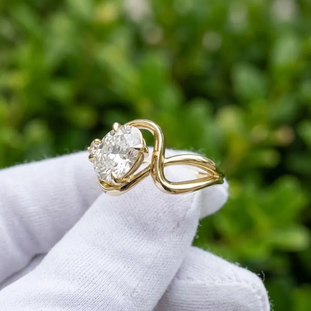 2CT / 3CT / 4CT Oval Cut E VVS2 / VS1 Lab Grown Diamond Engagement Ring | IGI Certified Diamond Ring | Unique Twisted Gold Ring