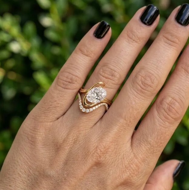  3CT Oval Cut E VVS2 / VS1 IGI Certified Lab Grown Diamond Bridal Set | Curved Matching Wedding Band Set | Gold Unique Engagement Ring