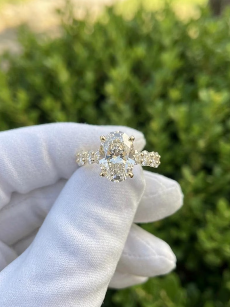 3 Carat Oval IGI Certified E VVS2/VS1 Labgrown Diamond Engagement Ring, Graduated oval side stones, Vintage Engraved Gold Band