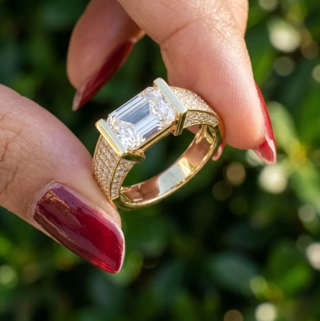 2CT 3CT 4CT - E VVS2/VS1 Emerald Cut Lab Grown Diamond Ring Set in Yellow Gold | IGI Certified Solitaire Engagement Ring