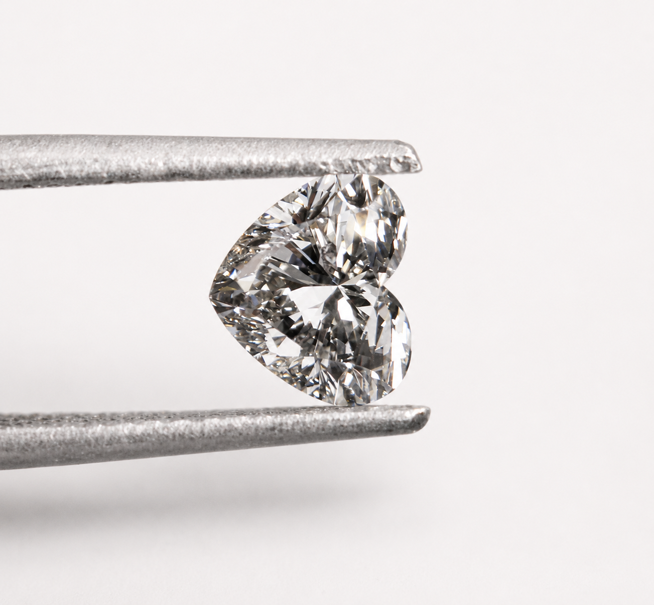 Heart Cut Lab Grown Diamond | IGI Certified D-F VVS Loose Stone (0.50-6 Ct)