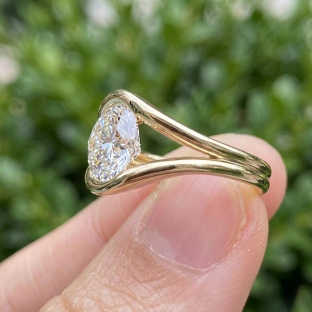 2CT/3CT/4CT Round Cut E VVS2/VS1 Lab Grown Diamond Ring | IGI Certified Diamond Ring | Modern Open Bypass Engagement Ring