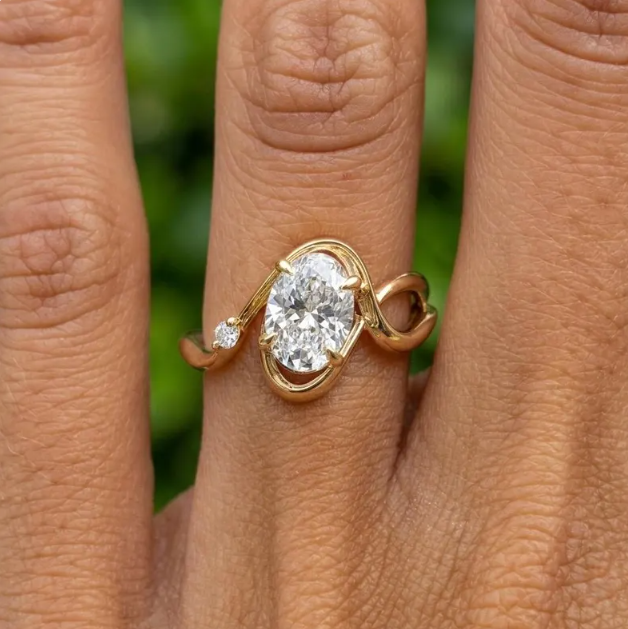 2CT / 3CT / 4CT Oval Cut E VVS2 / VS1 Lab Grown Diamond Engagement Ring | IGI Certified Diamond Ring | Unique Twisted Gold Ring