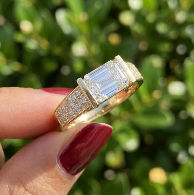 2CT 3CT 4CT - E VVS2/VS1 Emerald Cut Lab Grown Diamond Ring Set in Yellow Gold | IGI Certified Solitaire Engagement Ring