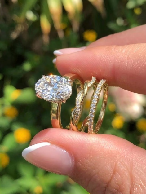 3CT OvalCut IGI Certified E VVS2/VS1 Labgrown Diamond Engagement Ring Set, Triple Pavé Band Ring, Luxury Stacked Wedding Gift