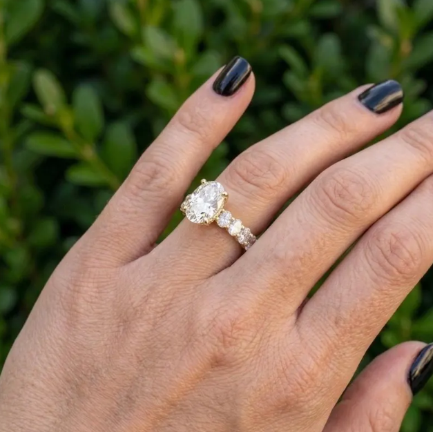 3 Carat Oval IGI Certified E VVS2/VS1 Labgrown Diamond Engagement Ring, Graduated oval side stones, Vintage Engraved Gold Band