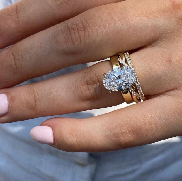 3CT OvalCut IGI Certified E VVS2/VS1 Labgrown Diamond Engagement Ring Set, Triple Pavé Band Ring, Luxury Stacked Wedding Gift