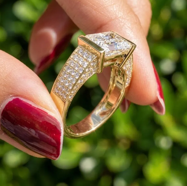 2CT 3CT 4CT - E VVS2/VS1 Emerald Cut Lab Grown Diamond Ring Set in Yellow Gold | IGI Certified Solitaire Engagement Ring