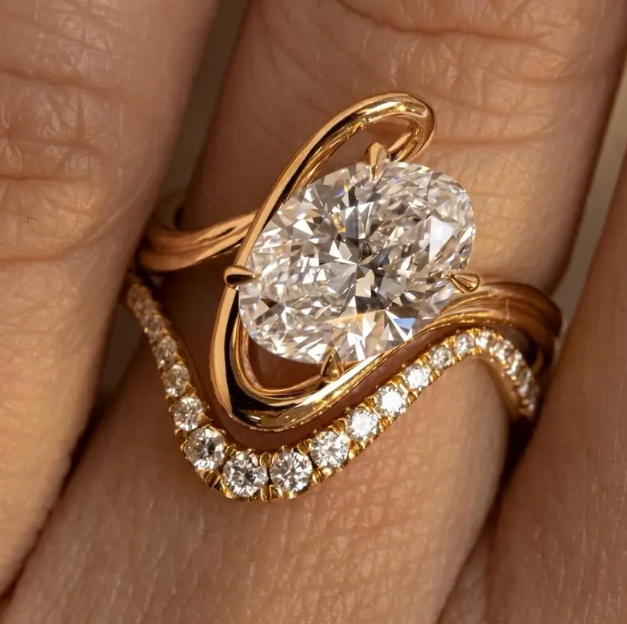  3CT Oval Cut E VVS2 / VS1 IGI Certified Lab Grown Diamond Bridal Set | Curved Matching Wedding Band Set | Gold Unique Engagement Ring