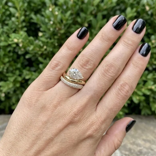 2 CT / 3 CT Pear Cut E VVS2 Lab Grown Diamond Bridal Set, IGI Certified Diamond, Twisted Engagement Ring with Pave Wedding Band, 2 Ring Set