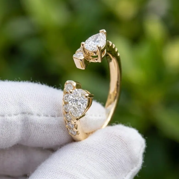 E VVS2/VS1 IGI Certified Oval Cut 2CT/3CT/4CT Lab Grown Diamond Bridal Set | 2 Ring Matching Set | Pear & Round Diamond Wedding Band