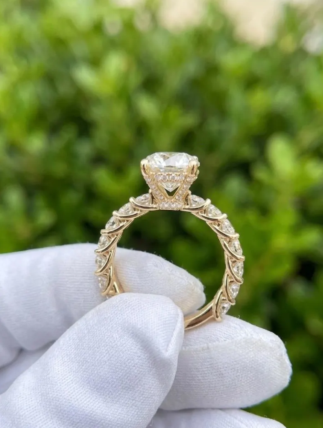 3 Carat Oval IGI Certified E VVS2/VS1 Labgrown Diamond Engagement Ring, Graduated oval side stones, Vintage Engraved Gold Band