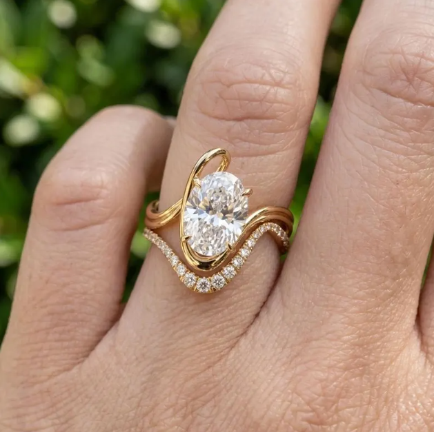  3CT Oval Cut E VVS2 / VS1 IGI Certified Lab Grown Diamond Bridal Set | Curved Matching Wedding Band Set | Gold Unique Engagement Ring