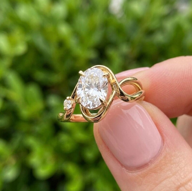 2CT / 3CT / 4CT Oval Cut E VVS2 / VS1 Lab Grown Diamond Engagement Ring | IGI Certified Diamond Ring | Unique Twisted Gold Ring