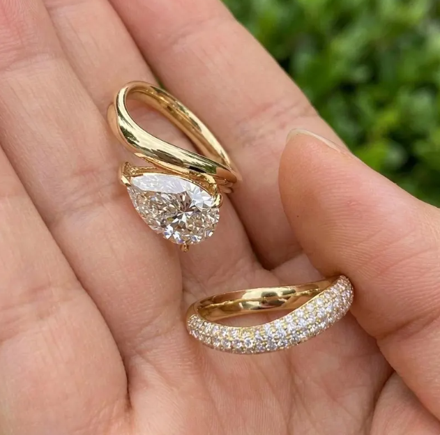 2 CT / 3 CT Pear Cut E VVS2 Lab Grown Diamond Bridal Set, IGI Certified Diamond, Twisted Engagement Ring with Pave Wedding Band, 2 Ring Set