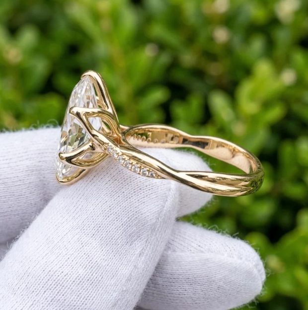 3 CT Oval Cut E VVS2/VS1 Lab-Grown Diamond Ring IGI Certified | Solid 10K/14K/18K Gold Engagement Ring | Pave Band Solitaire Ring