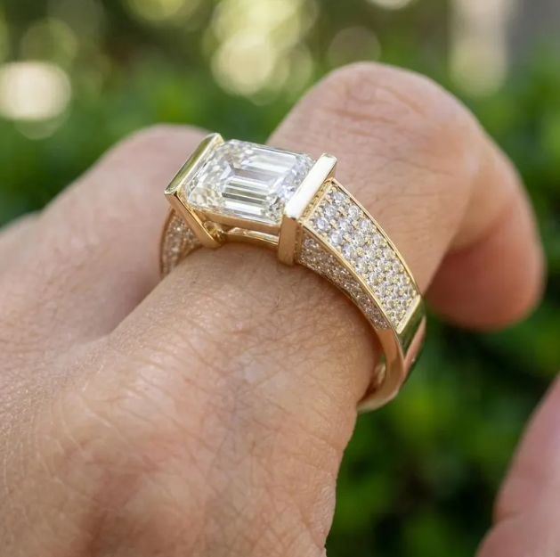 2CT 3CT 4CT - E VVS2/VS1 Emerald Cut Lab Grown Diamond Ring Set in Yellow Gold | IGI Certified Solitaire Engagement Ring