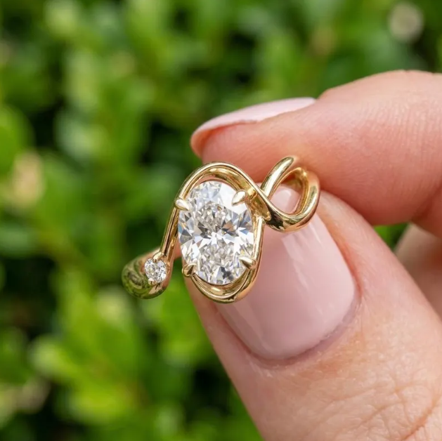 2CT / 3CT / 4CT Oval Cut E VVS2 / VS1 Lab Grown Diamond Engagement Ring | IGI Certified Diamond Ring | Unique Twisted Gold Ring