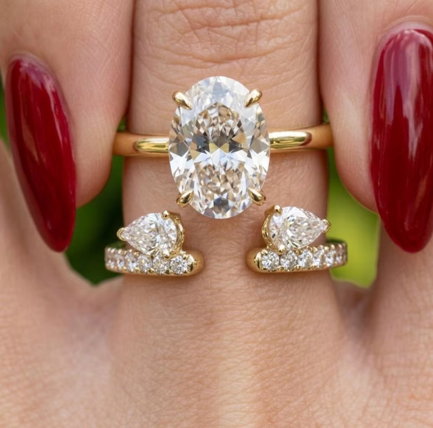 E VVS2/VS1 IGI Certified Oval Cut 2CT/3CT/4CT Lab Grown Diamond Bridal Set | 2 Ring Matching Set | Pear & Round Diamond Wedding Band