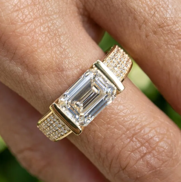 2CT 3CT 4CT - E VVS2/VS1 Emerald Cut Lab Grown Diamond Ring Set in Yellow Gold | IGI Certified Solitaire Engagement Ring