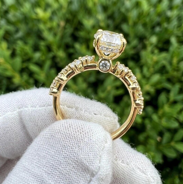 3 CT E VVS2 IGI Certified Oval Lab-Grown Diamond Engagement Ring with Hidden Halo & Scalloped Bubble Band in Yellow Gold