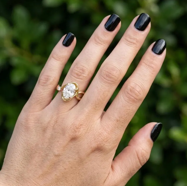 2CT / 3CT / 4CT Oval Cut E VVS2 / VS1 Lab Grown Diamond Engagement Ring | IGI Certified Diamond Ring | Unique Twisted Gold Ring
