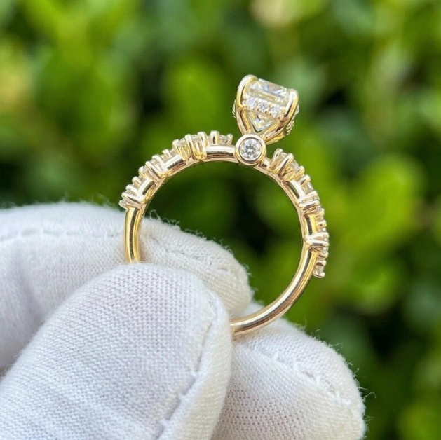 3 CT E VVS2 IGI Certified Oval Lab-Grown Diamond Engagement Ring with Hidden Halo & Scalloped Bubble Band in Yellow Gold