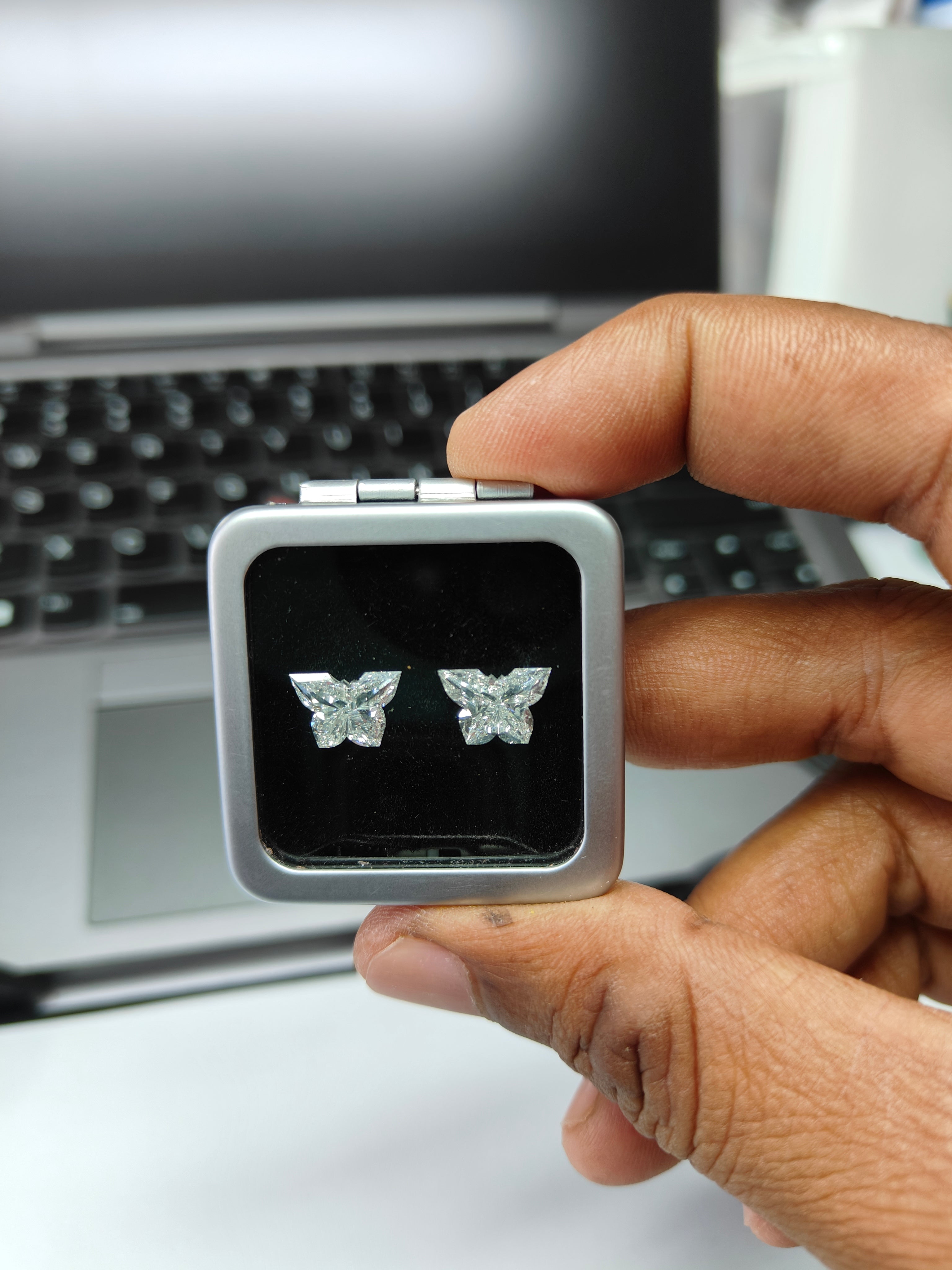 DEF VS-VVS 2.00 PAIR LAB GROWN DIAMONDS. BEAUTIFUL BUTTERFLY CUTS